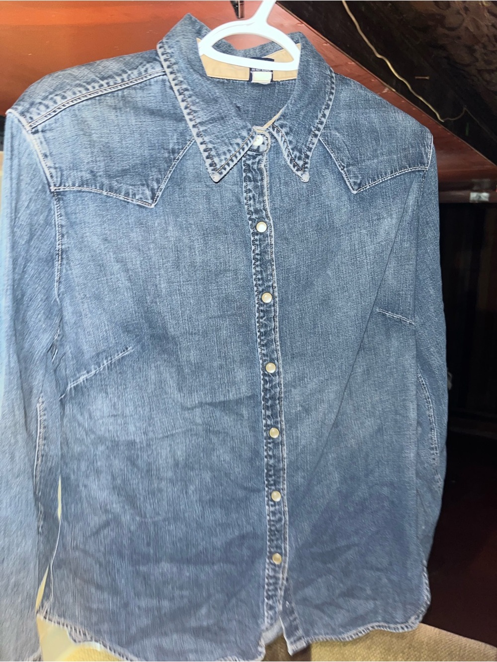 Women’s GAP Medium Button Down Top